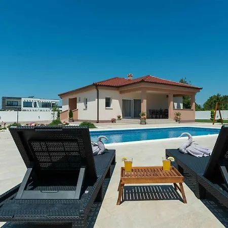 Villa First Hill Comfortable Zadar