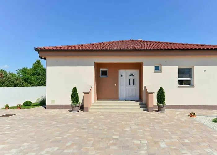 Вилла First Hill Comfortable