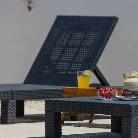 First Hill Comfortable *