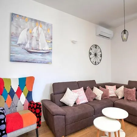 First Hill Comfortable