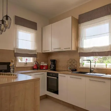 First Hill Comfortable Willa *