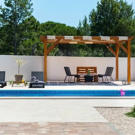 Willa First Hill Comfortable *