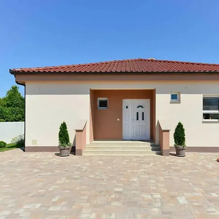 Willa First Hill Comfortable