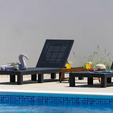 First Hill Comfortable