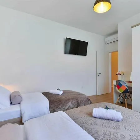 First Hill Comfortable Willa *