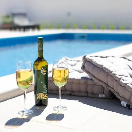 First Hill Comfortable *