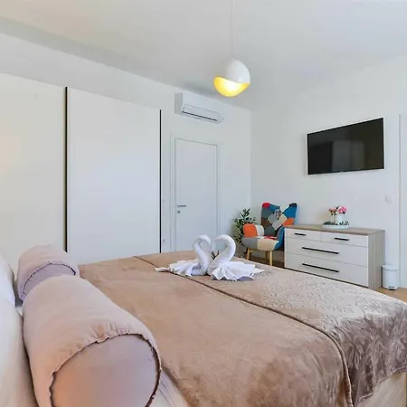 First Hill Comfortable Willa *