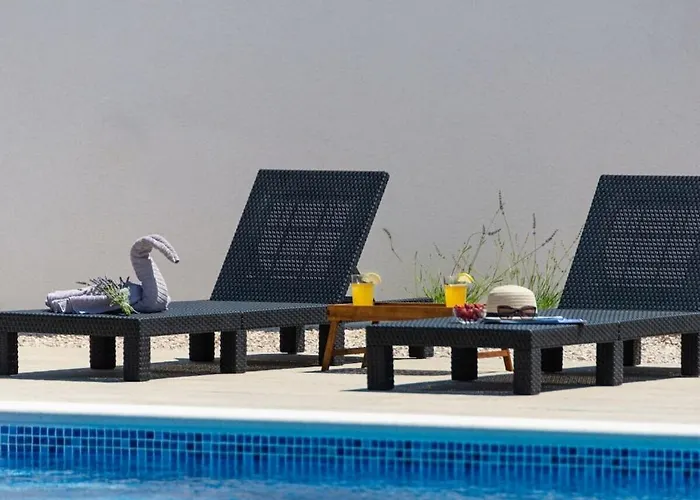 Villa First Hill Comfortable Zadar