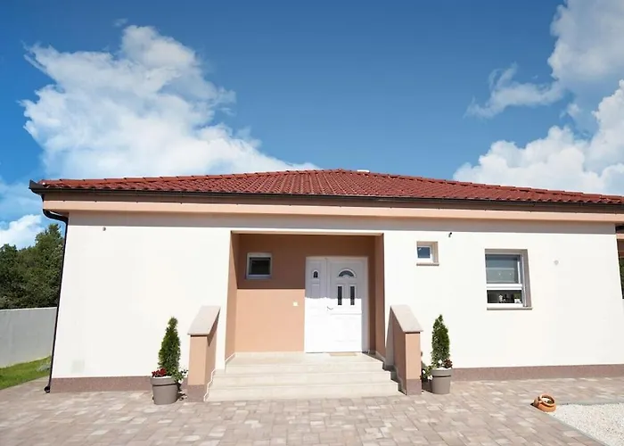 Villa First Hill Comfortable Zadar